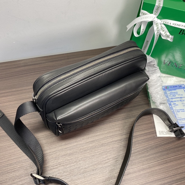 ボッテガヴェネタバッグ背面デザイン